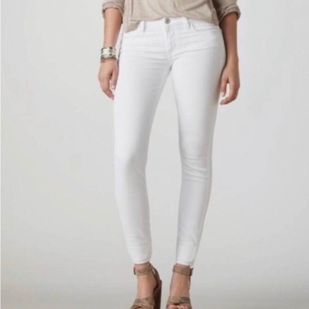 American eagle women’s white stretchy skinny jeans